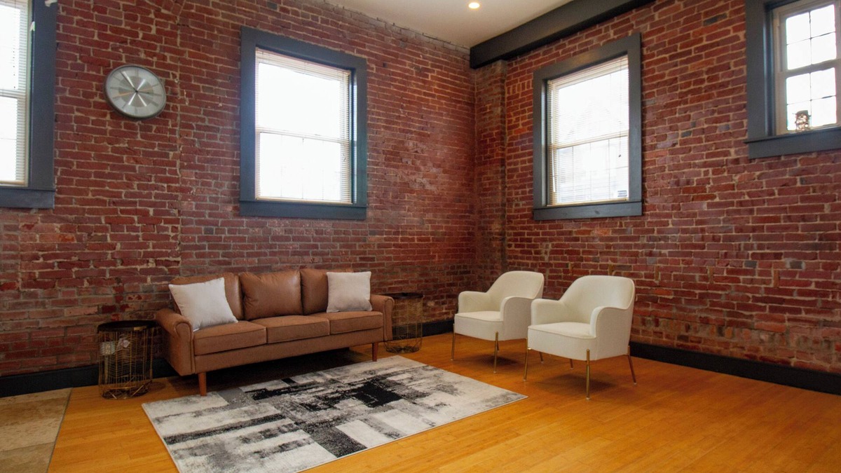 Evansville Apartment | Downtown Haven Retreat - 2 Bed/2 Bath Flat in the Heart of Downtown - Sleeps 4