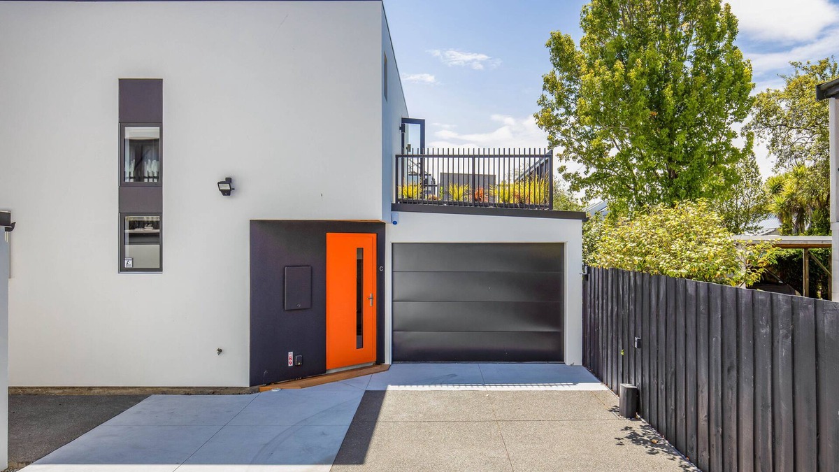 Linwood Cottage | DOWNTOWN HIDEAWAY, family friendly, with a garden in Christchurch