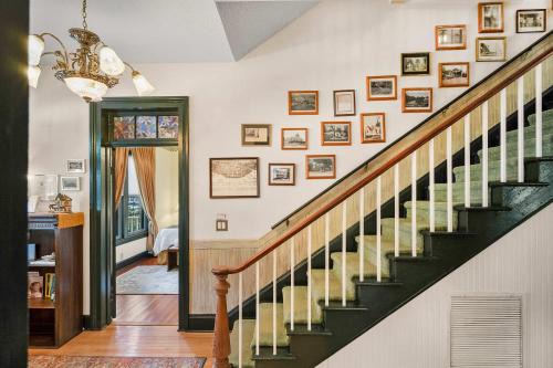 Green Cove Springs House | Downtown Historic Victorian Steps to Clay Theatre