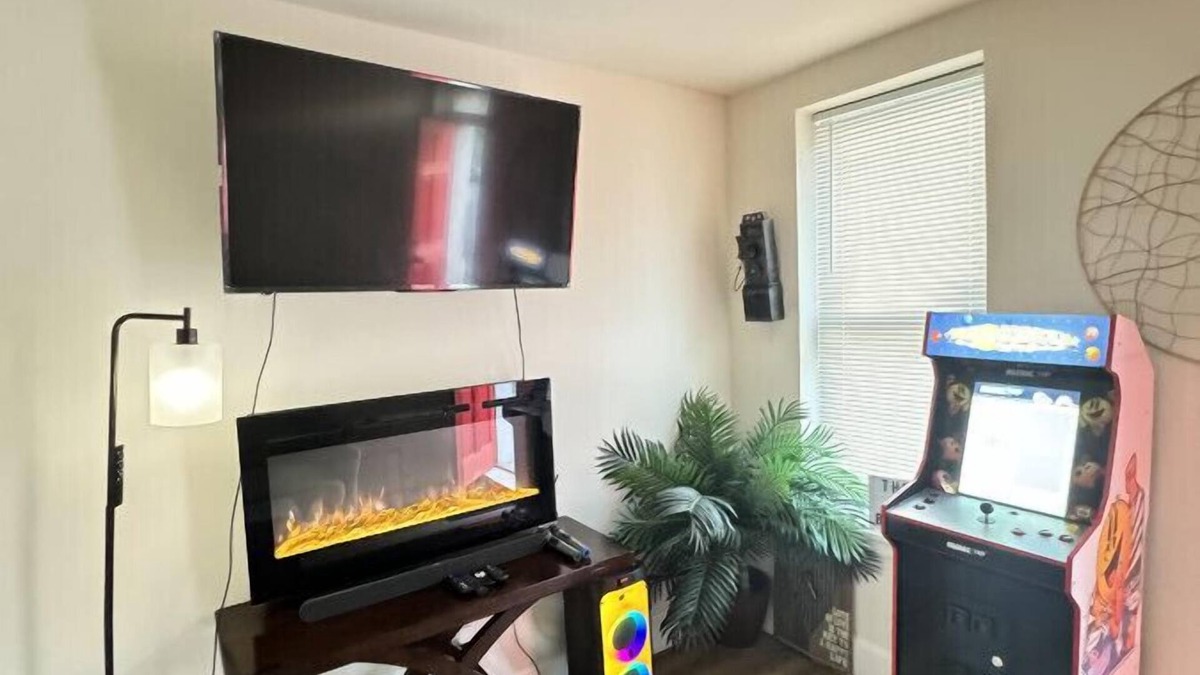 Downtown Baltimore House | Downtown Home - Close to Topgolf, Ravens Stadium, Orioles Park, UM Baltimore