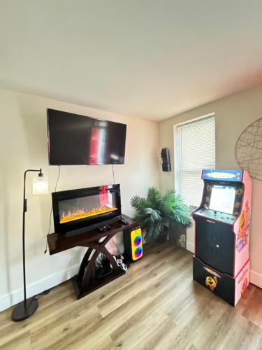 Downtown Baltimore House | Downtown Home - Close to Topgolf, Ravens Stadium, Orioles Park, UM Baltimore