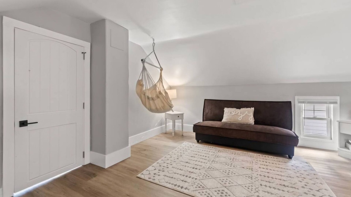 West Central House | Downtown home next to park! 2 bedrooms and 2 living rooms!
