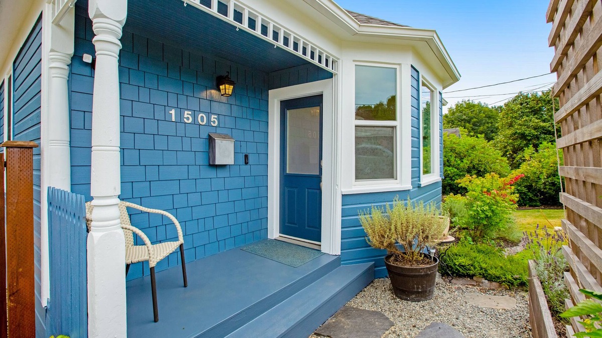 Snohomish House | Downtown home with a firepit, washer/dryer, fireplace, and lovely outdoor space