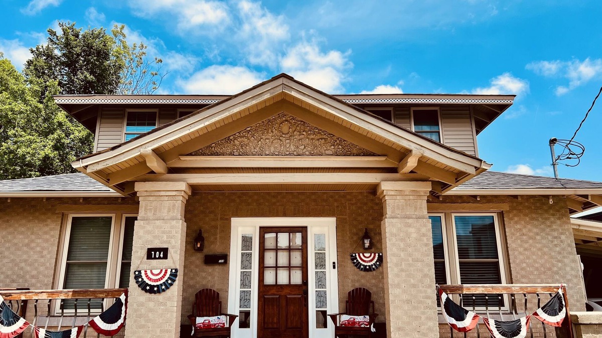 Hot Springs House | Downtown Hot Springs and Bathhouse Row! Minutes from all amenities!