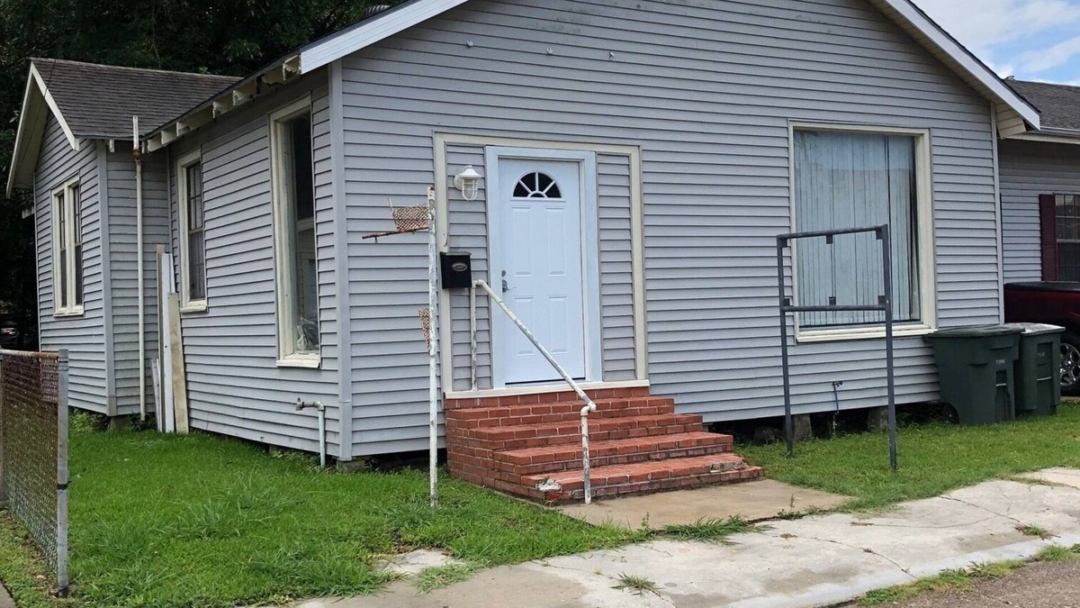 Houma House | Downtown Houma, LA - Near Main St and Courthouse