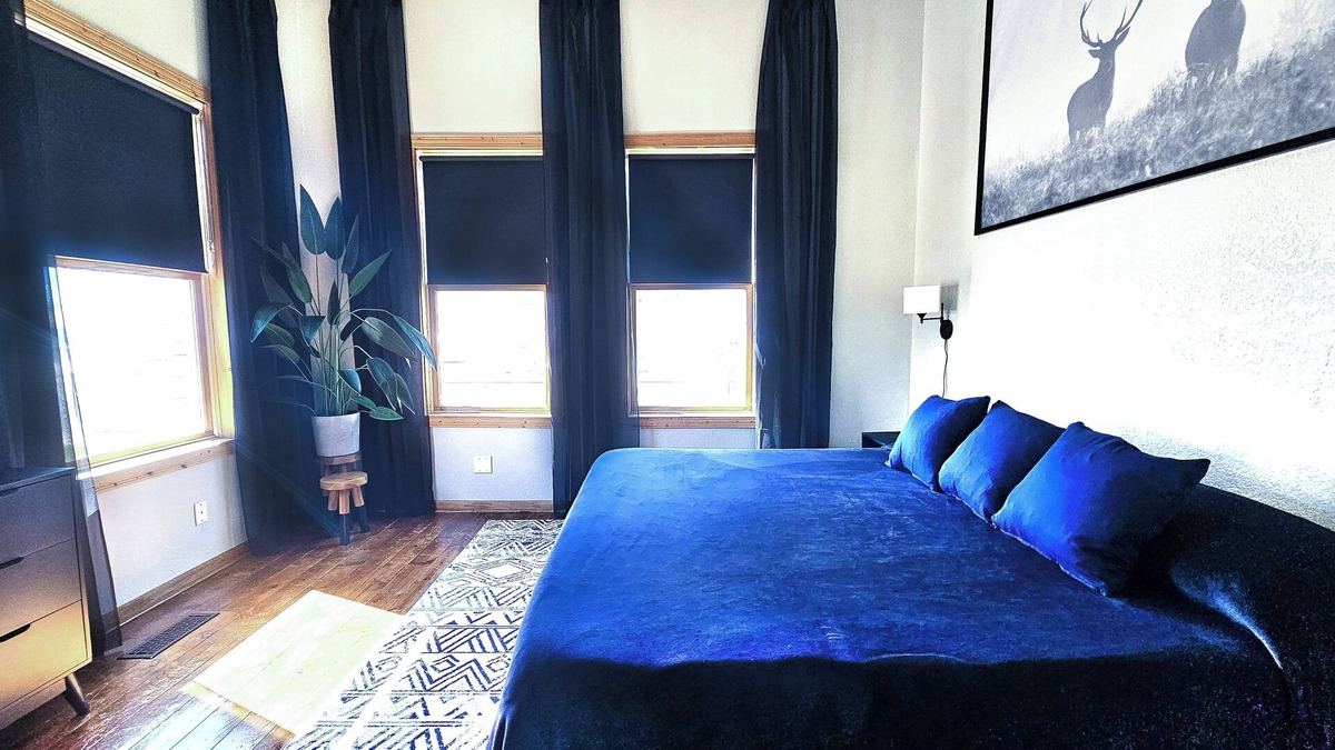 Isle Apartment | Downtown Isle; one block to Lake Mille Lacs