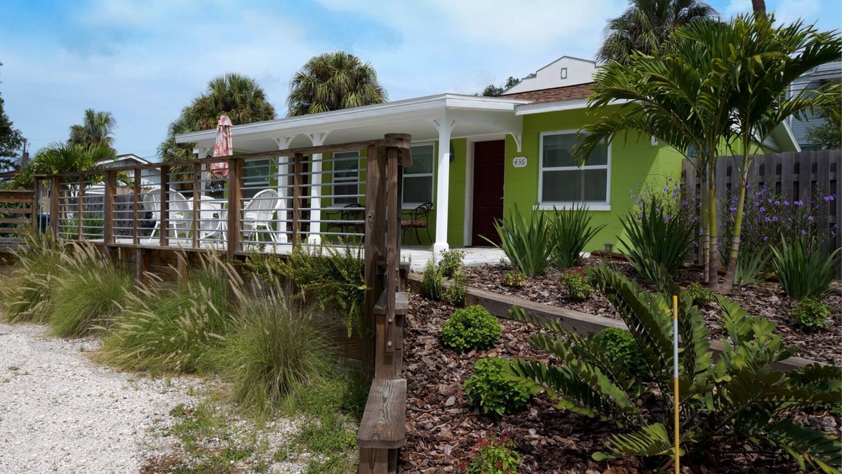 Downtown Dunedin Cottage | Downtown Keylime Cottage 2