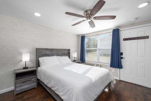 Kimmswick House | Downtown Kimmswick Room~Renovated~Prime Location