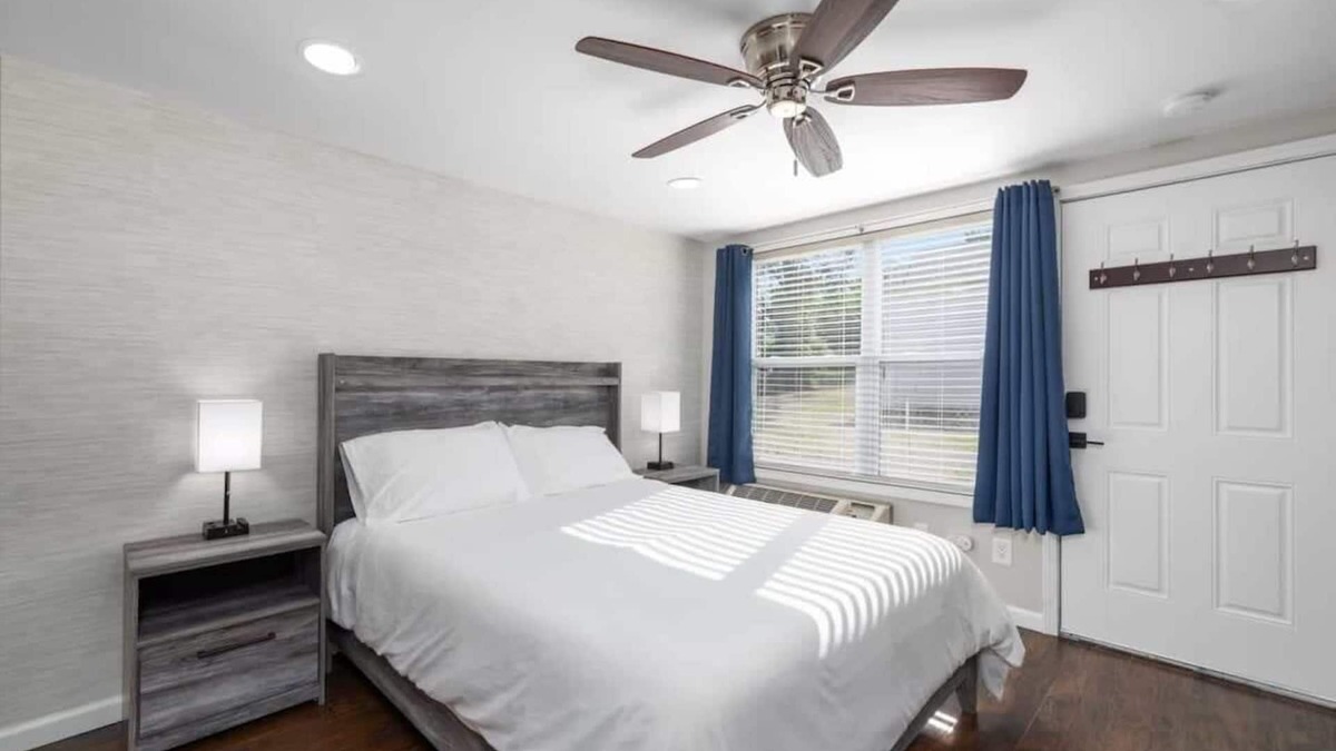 Kimmswick Condo | Downtown Kimmswick Studio~Renovated~Prime Location