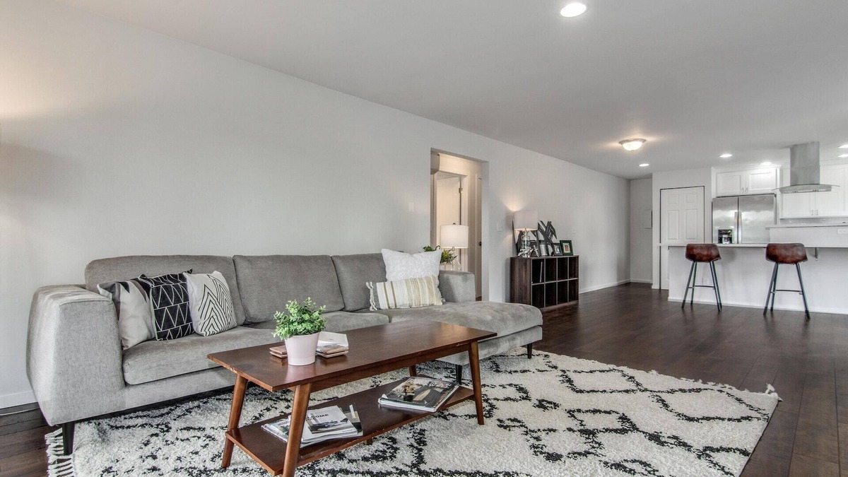 Norkirk House | Downtown Kirkland - Luxury 3rd Street Retreat
