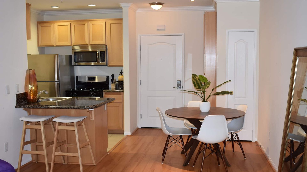 Chinatown Apartment | Downtown LA Dodger Stadium double queen suite