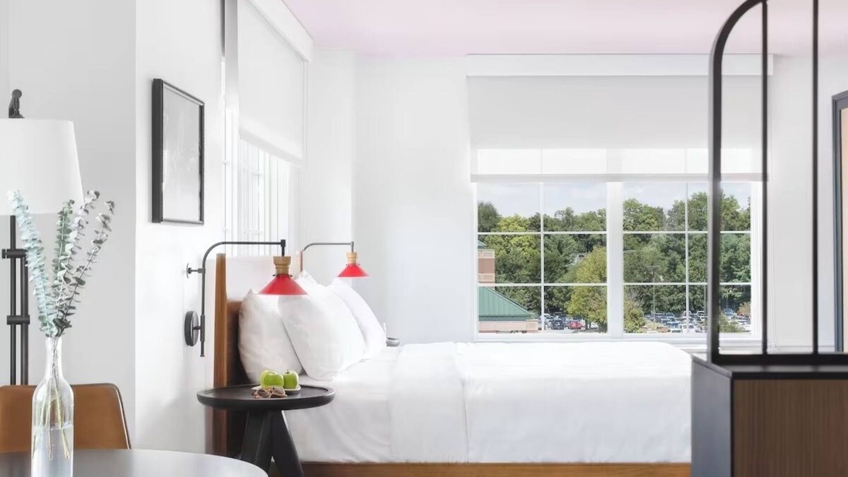 Lexington Hotel | Downtown Lexington Retreat, Relaxing Room w/Upscale Furnishings