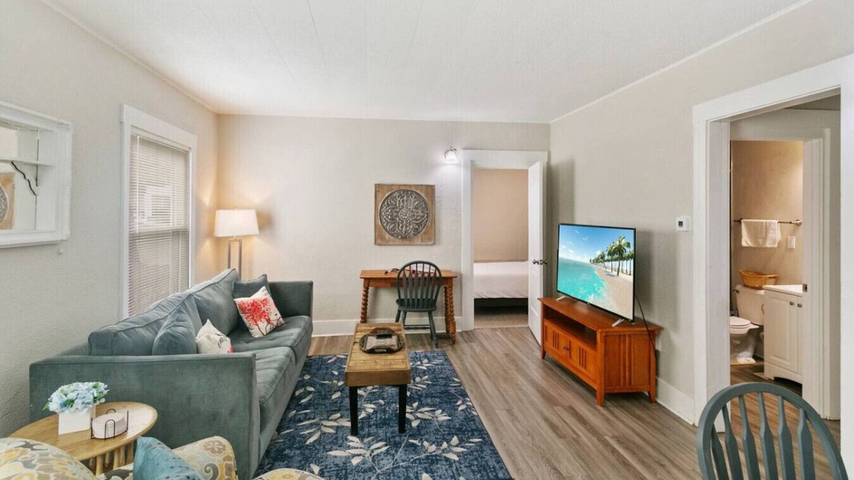 Libertyville Apartment | Downtown Libertyville Apt Near Naval Base