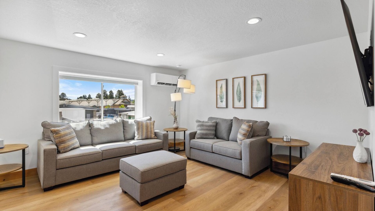 McCall House | Downtown Loft 205 - half block from lake, restaurants, and shopping