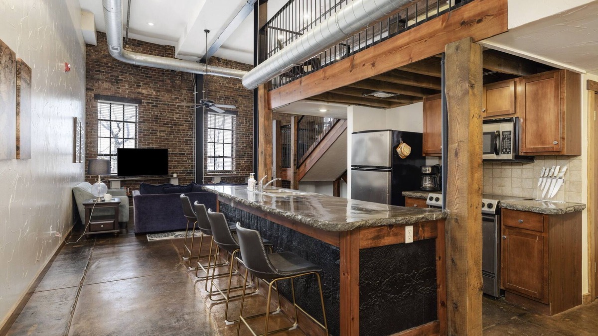 Downtown Springfield Condo | Downtown Loft - minutes from bars, restaurants, stadium and more