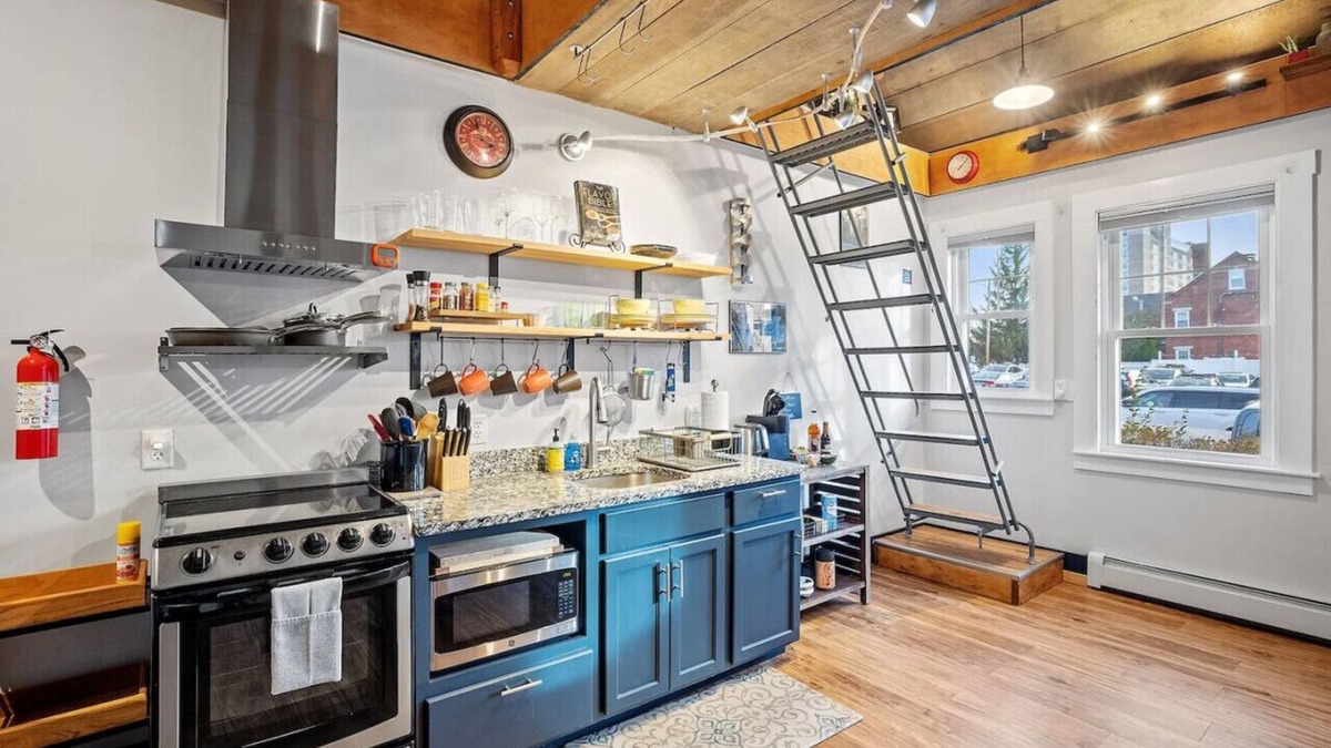 Downtown Condo | Downtown Loft w/Private Entry & Updates