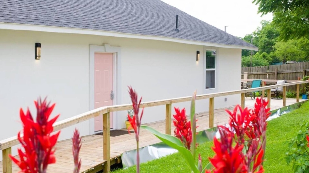 Nacogdoches House | Downtown Luxurious Gem