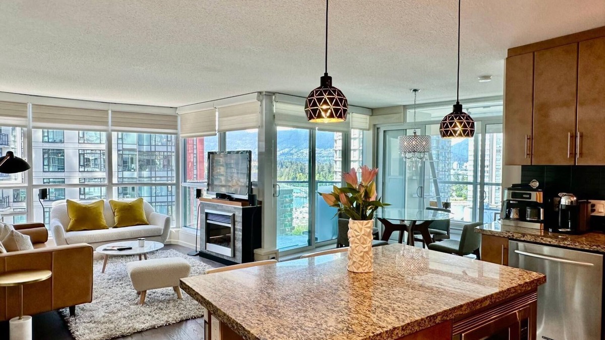 Coal Harbour Apartment | Downtown Luxury 2 bdr, 2 bath & den.