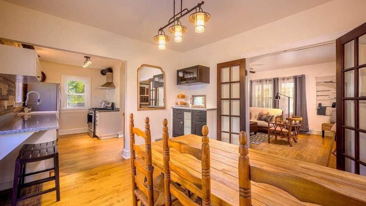 Appleton House | -Downtown Luxury at Lawrence