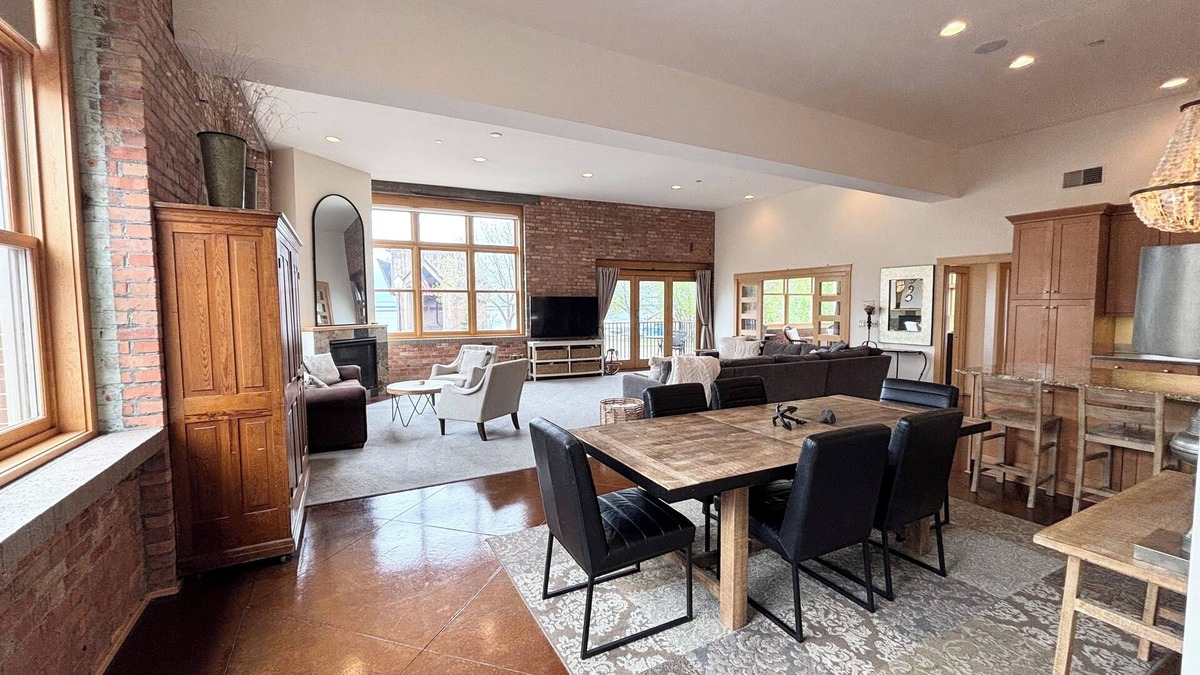 Marquette Condo | Downtown Luxury Condo w/Lower Harbor Views - 2200 SF sleeps 8 comfortably