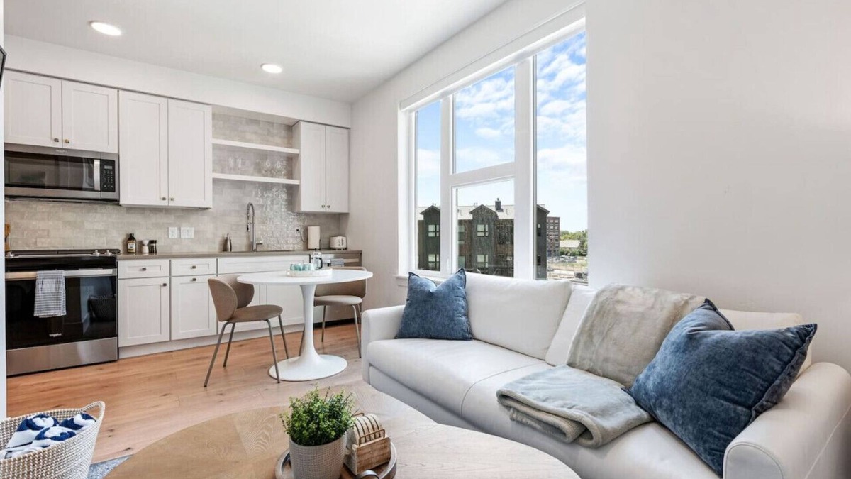 Downtown Salt Lake City Apartment | Downtown Luxury 1BD- Pool/Spa/Bowl/Golf/Gym/Parkng
