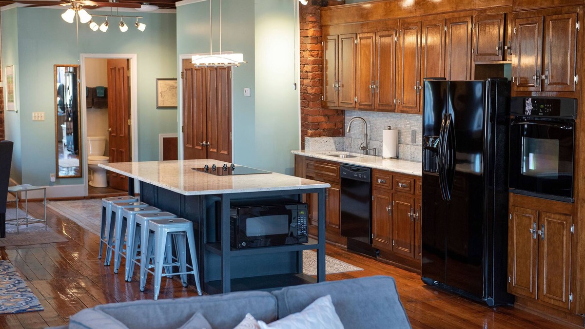 Central Business District Apartment | Downtown Lynchburg Historic Loft on Main Street with Parking Spot