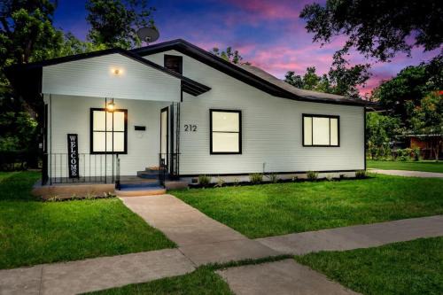 Harlandale Villa | Downtown Magnolia Historic Prime Location