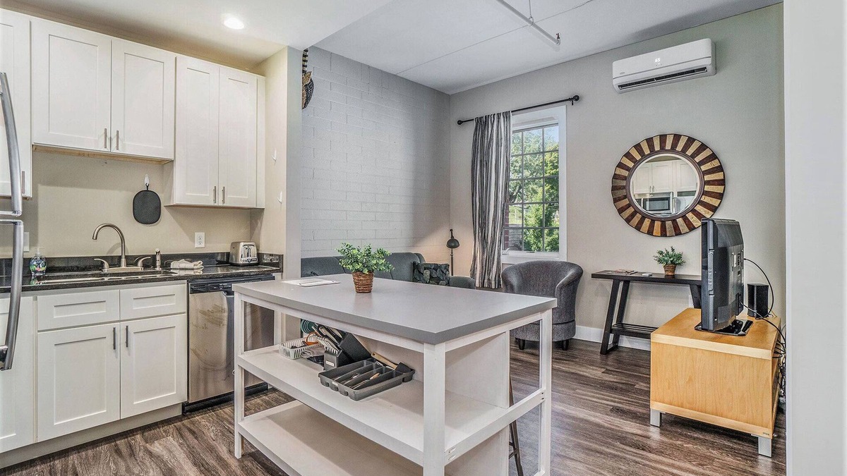 Manistee Condo | Downtown Manistee Efficiency Condo