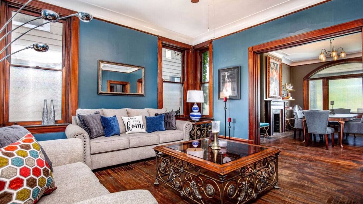 East Walnut HIlls House | Downtown Mansion: 7 Bedrooms, 2.5 Baths, Sleeps 20