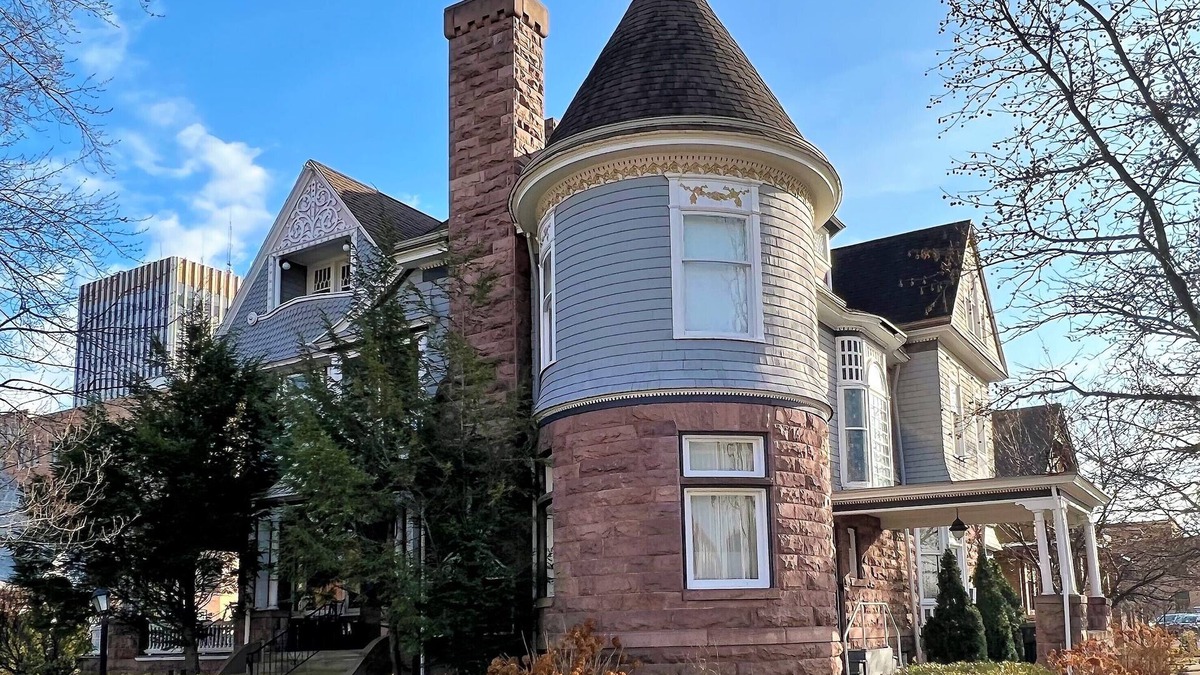West Washington House | Downtown Mansion near Notre Dame