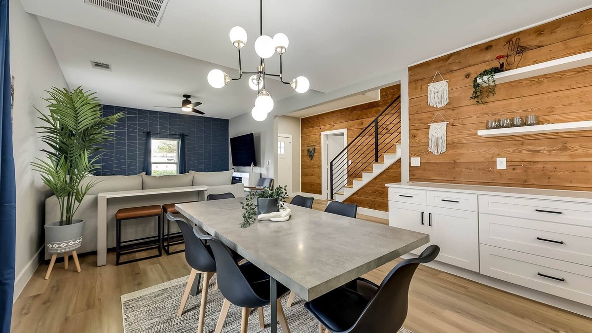 McKinney House | Downtown McKinney Modernized Historical home