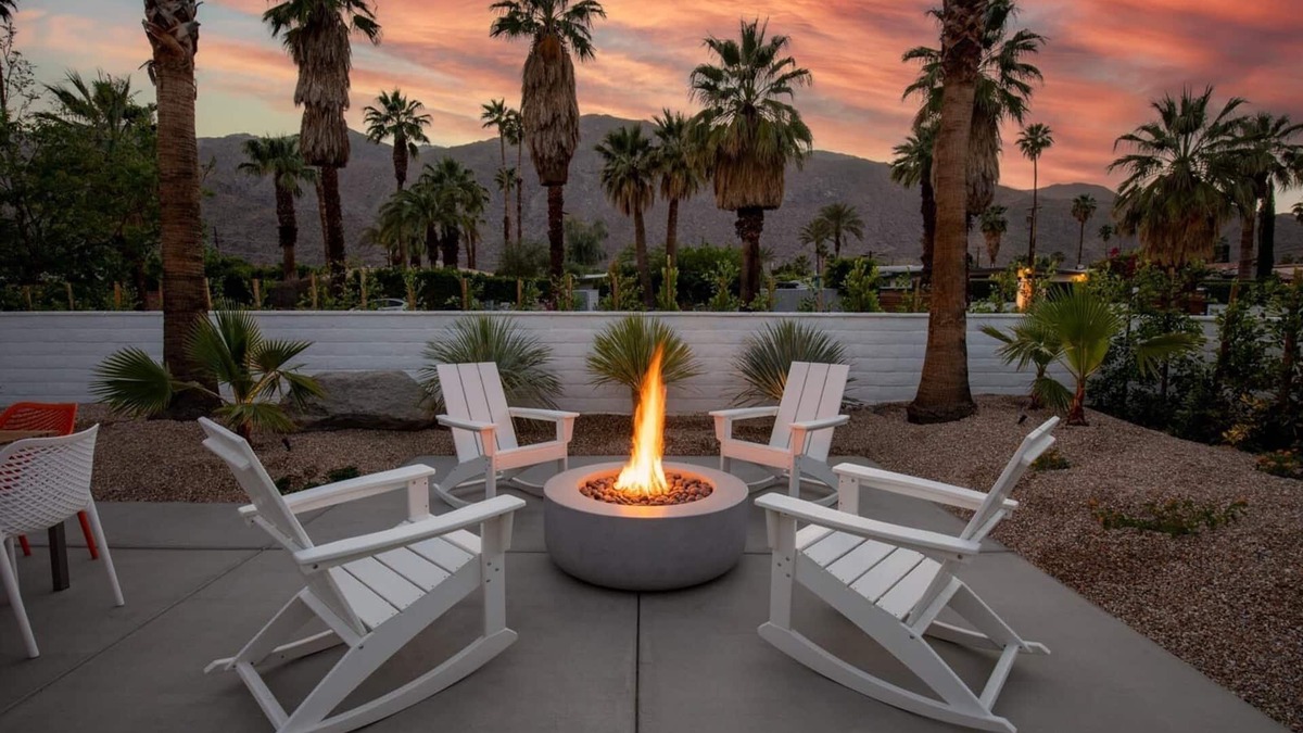 Warm Sands House | Downtown Mid Mod Warm Sands Centrally Located