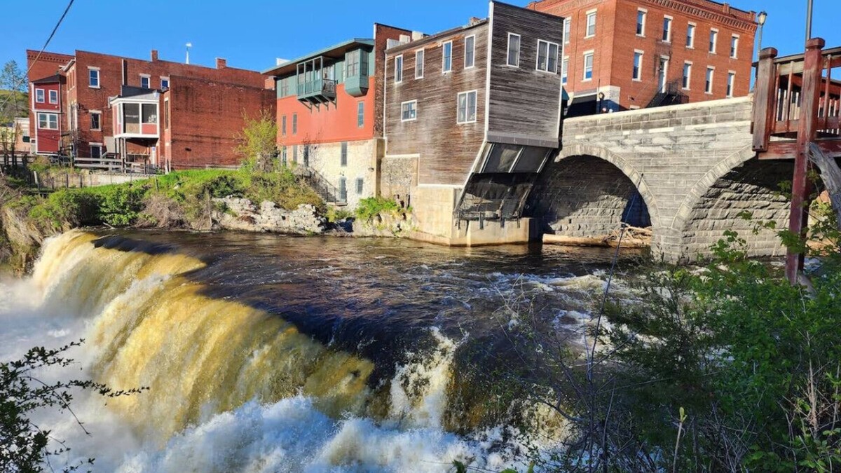 Middlebury Apartment | *Downtown Middlebury Waterfall Studio Apartment*