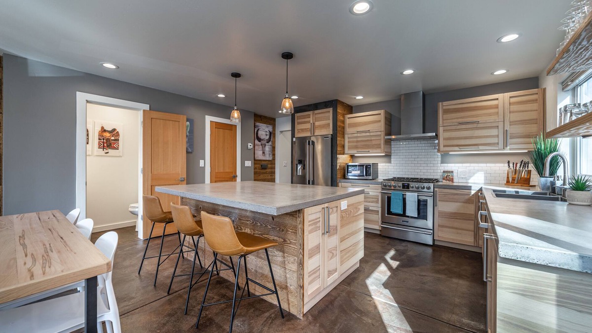 Heart of Missoula House | Downtown Missoula Low Key Luxury House
