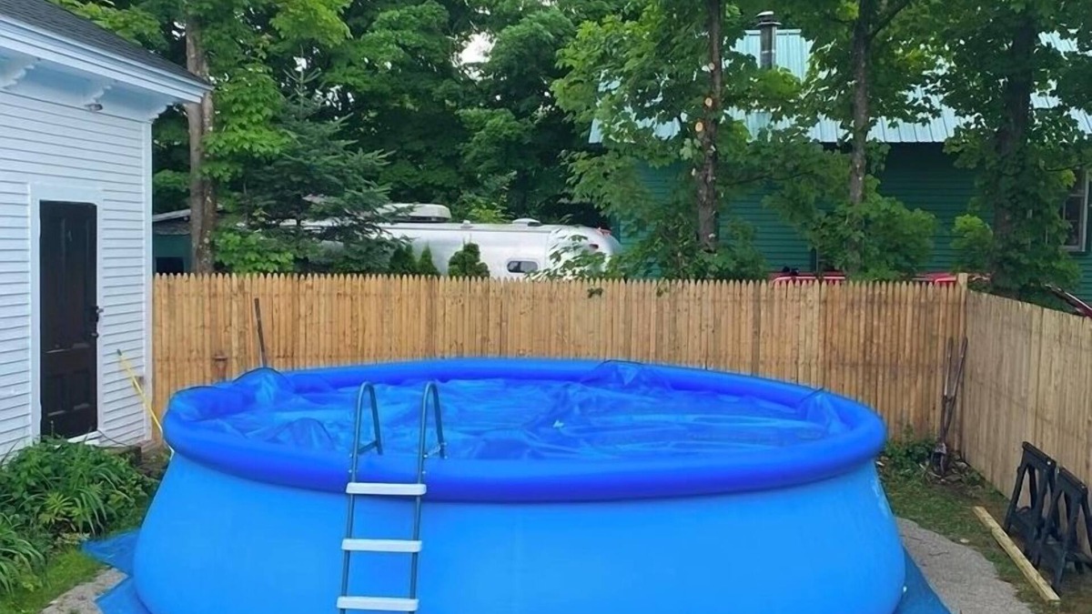 North Conway House | Downtown NC Village! Private pool and hot tub!