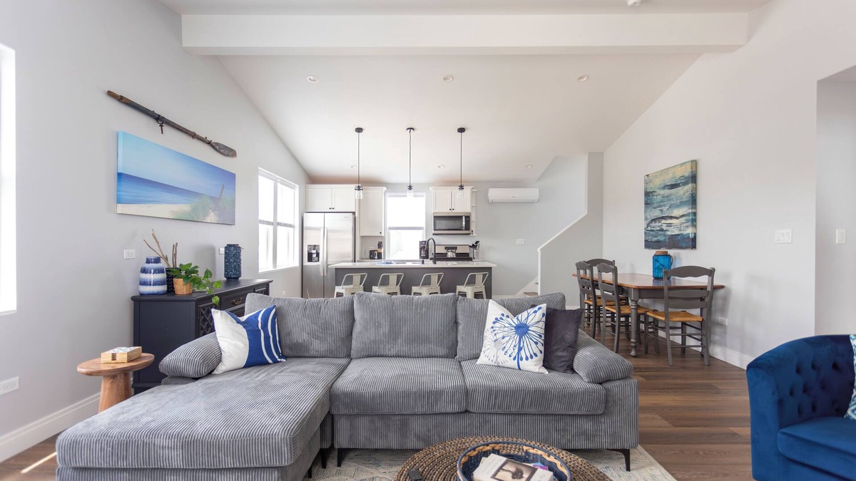 New Buffalo Condo | Downtown New Buffalo Suite 2A , Walk to Beach, King Beds