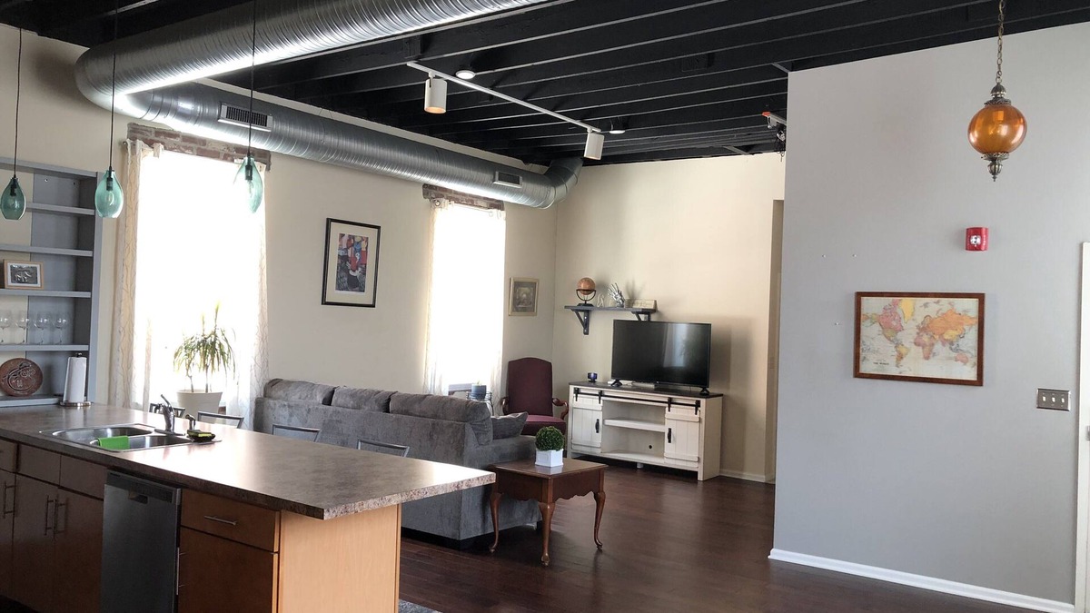 New Castle Condo | Downtown New Castle Indiana Condo Available for short-term and long-term stays.