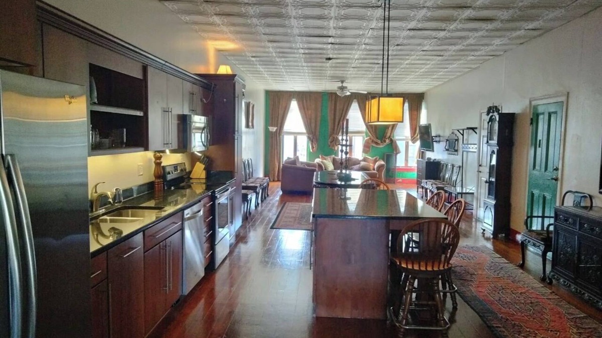 New Haven Apartment | Downtown New Haven Studio - 2nd floor 1500 sq. ft
