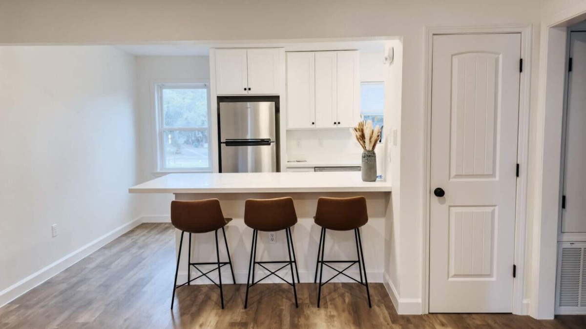 Biloxi Condo | Downtown Ocean Springs 2 bed 1 bath with pool, close to beach