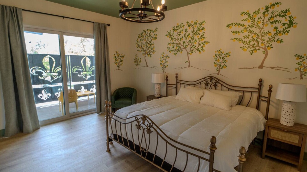 Biloxi Hotel | Downtown Ocean Springs Suite 202