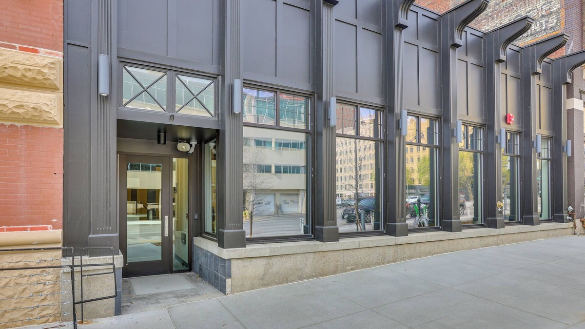 Downtown Omaha Apartment | Downtown Omaha Getaway w/Deck & Gas Grill!