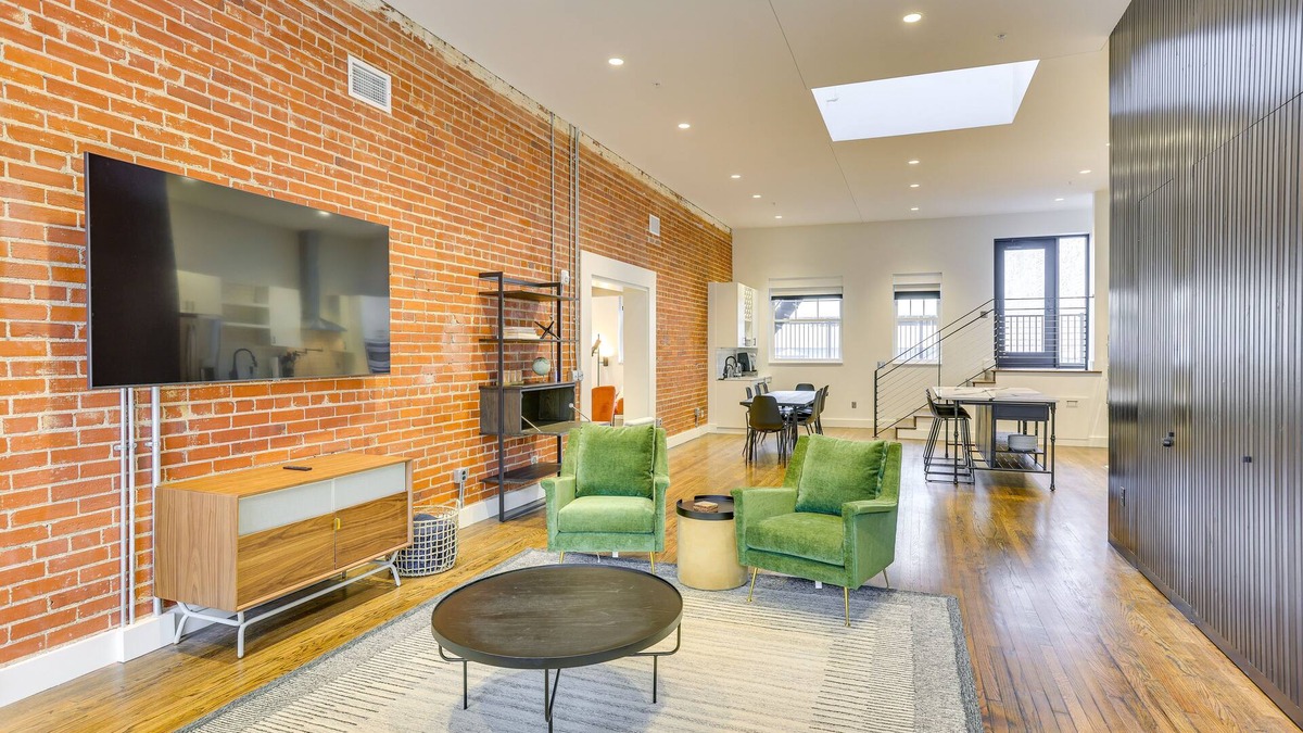 Downtown Omaha Condo | Downtown Omaha Getaway w/Deck & Gas Grill!
