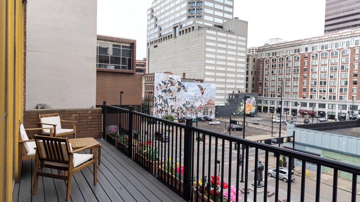 Downtown Cincinnati Apartment | Downtown Panoramic Penthouse walking distance to OTR