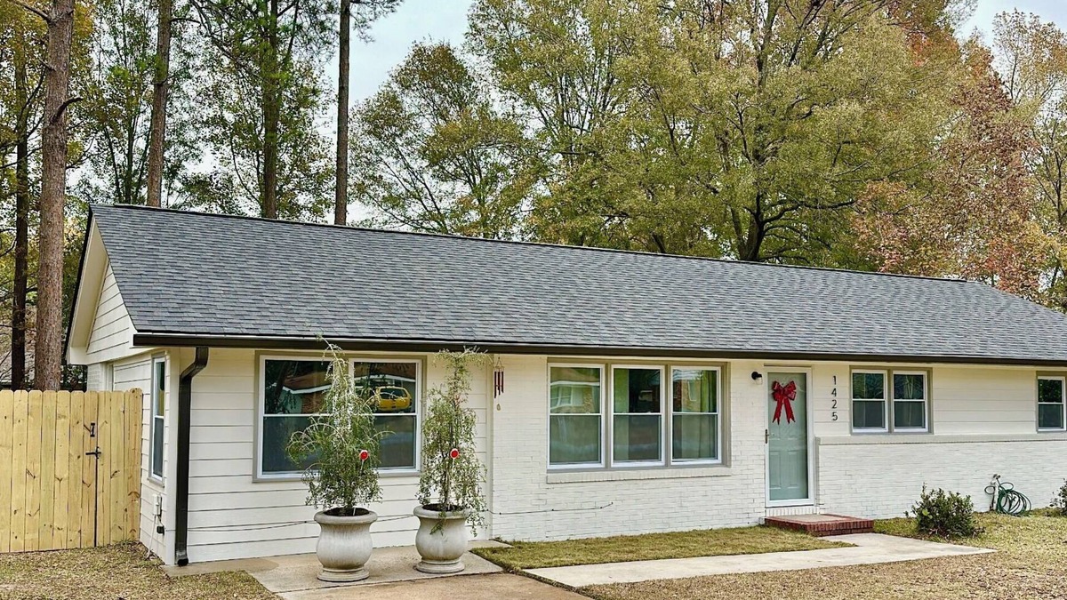 Perry House | Downtown Perry Cozy 4-bedroom house with fenced backyard