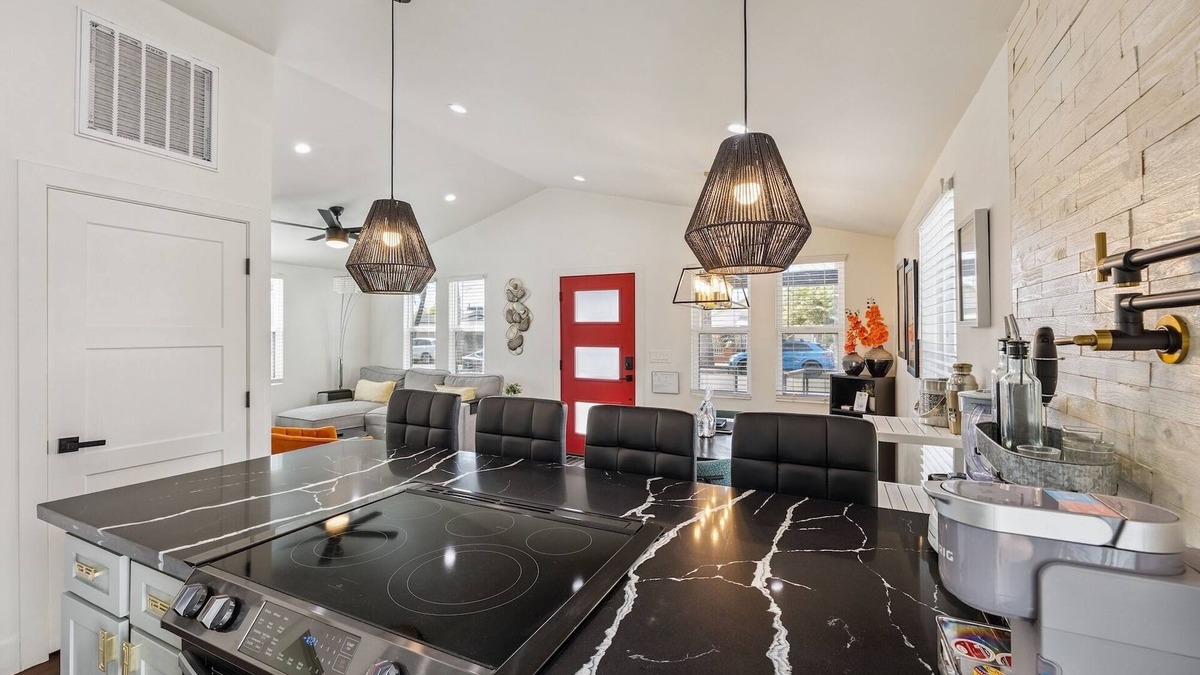 Garfield House | Downtown Phoenix Modern Retreat- 2 Homes in 1!