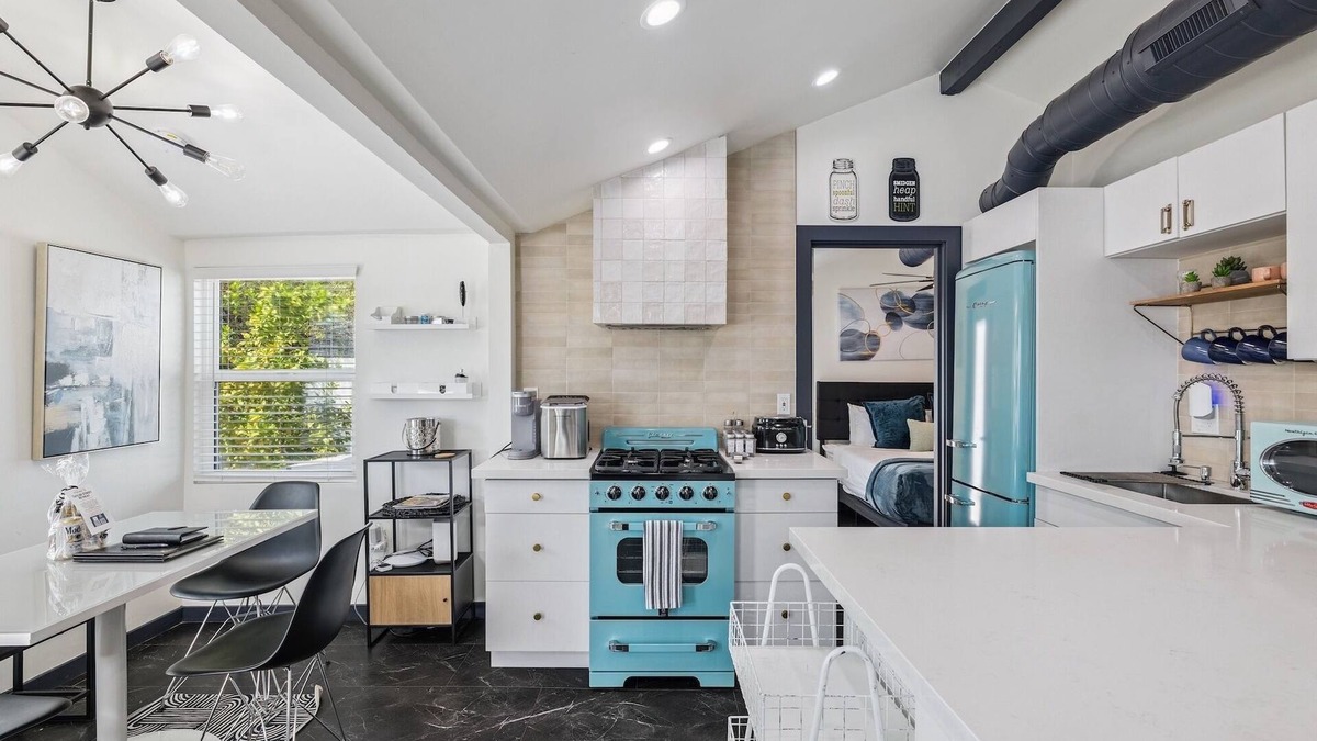 Garfield House | Downtown Phoenix Modern Retreat Unit B-nWalkable, Private & Modern