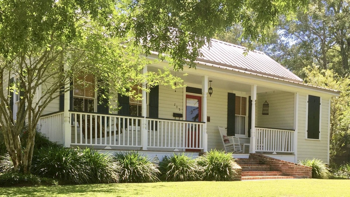 Ponchatoula House | Downtown Ponchatoula Historic Home away from Home