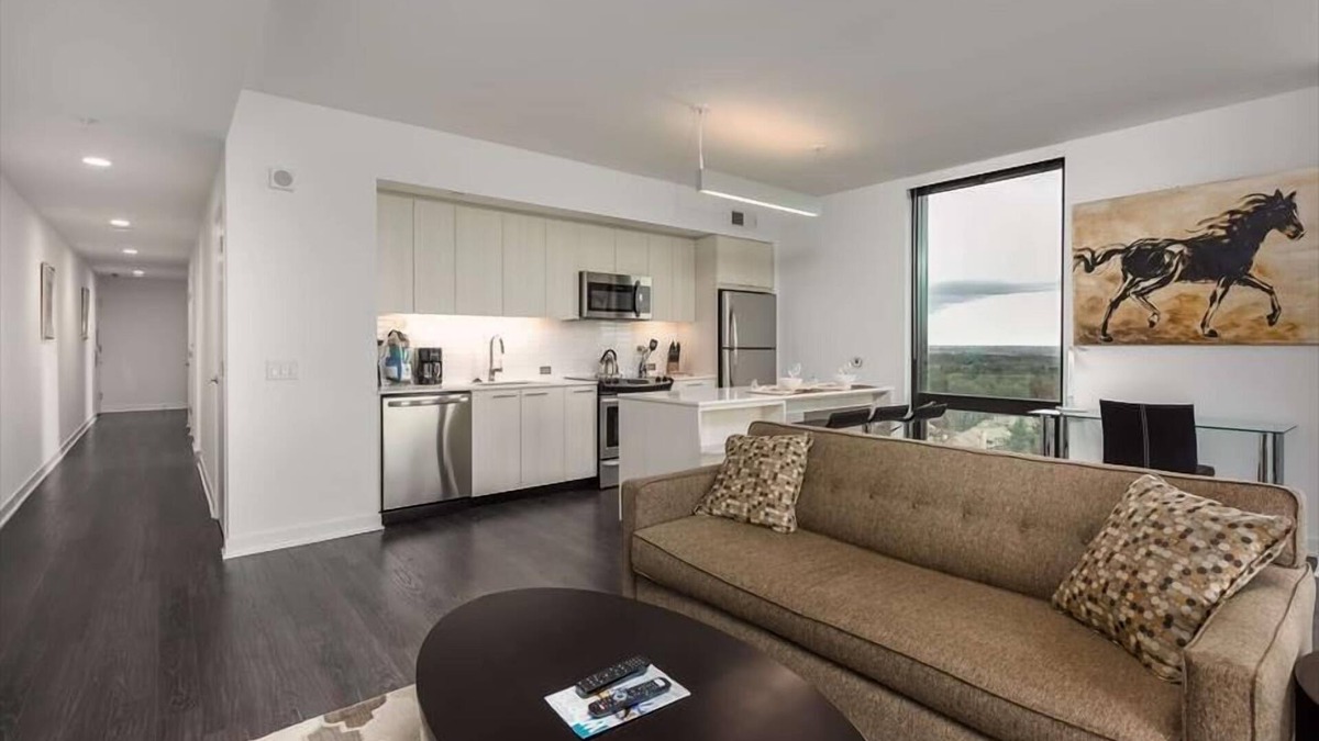 Reston Apartment | Downtown Reston | Mins to Dulles Airport | VA