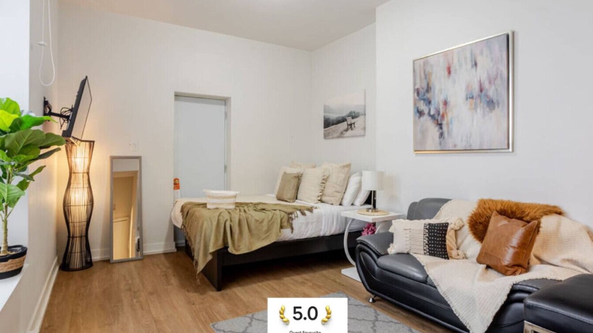 Downtown Montreal Apartment | Downtown Retreat, 4-min Walk to Metro