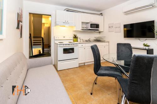 Cabbagetown Apartment | Downtown Retreat-Spacious Rooms with Shared Kitchen & Bath